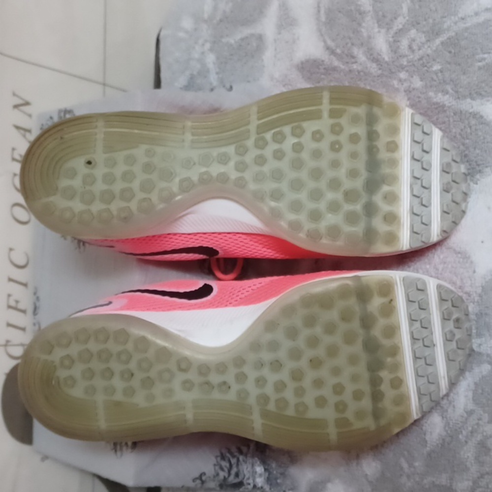 Nike Women's Pink Running Shoes - Picture 6 of 6